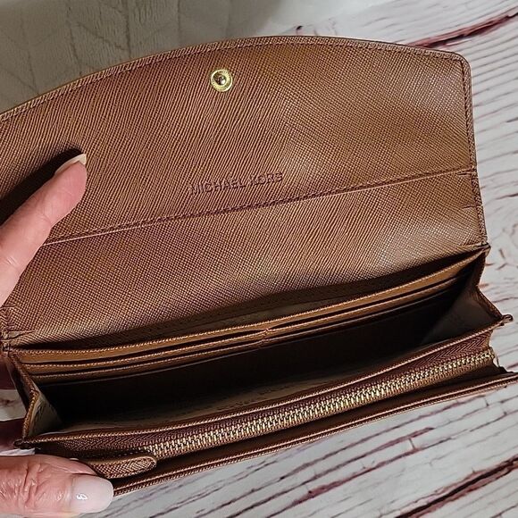 MICHAEL KORS Signature Brown Wallet - Picture 4 of 8